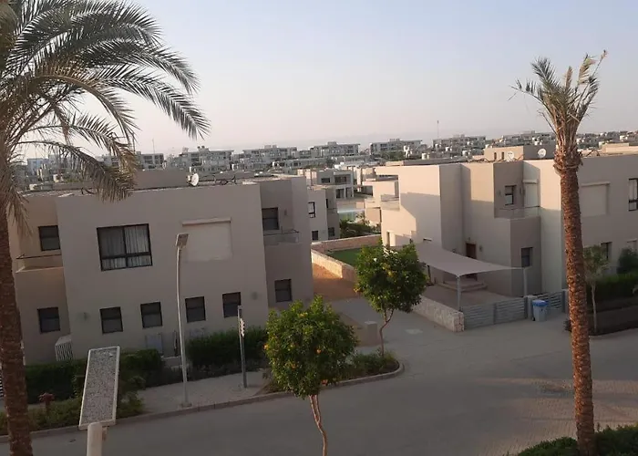Daire Mohamed Afifi Azha - Crystal Lagoon View - Families - 2 Bed *